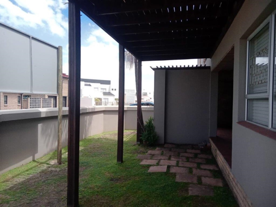 5 Bedroom Property for Sale in Wavecrest Eastern Cape